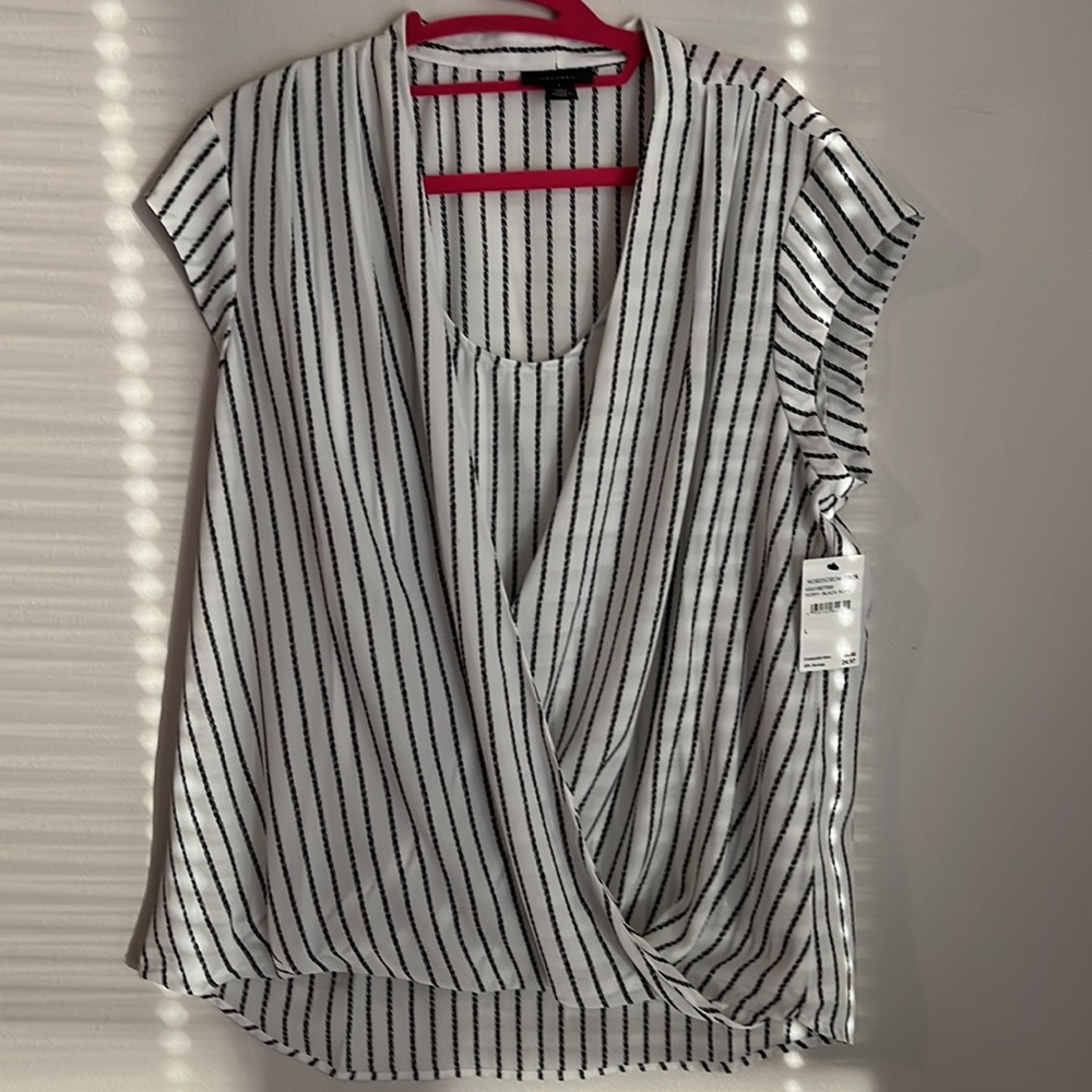 Black and white striped halogen large top